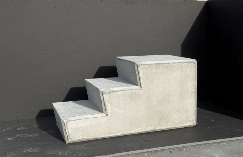 Precast concrete stairs block with three steps
